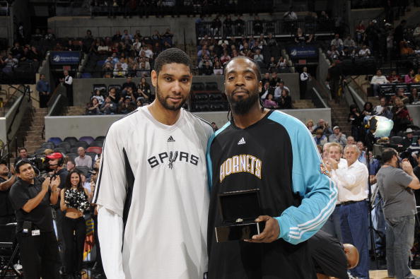 杨瀚森遭强攻，开拓者赛事被迫暂停（杨瀚森遭猛烈冲击，开拓者比赛紧急中断）