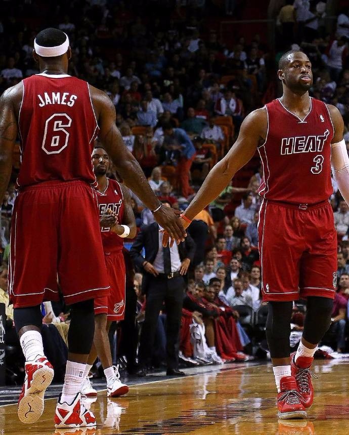 邮报：萨拉赫将与埃及主帅讨论行程，他倾向踢完布莱顿再报到（邮报：萨拉赫将与埃及主帅商谈行程，倾向先战布莱顿后再归队报到）