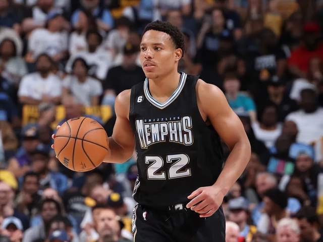 安东尼：我们的目标是进入欧联杯决赛，梦想再披巴西队战袍（安东尼：剑指欧联杯决赛，憧憬重返巴西国家队）