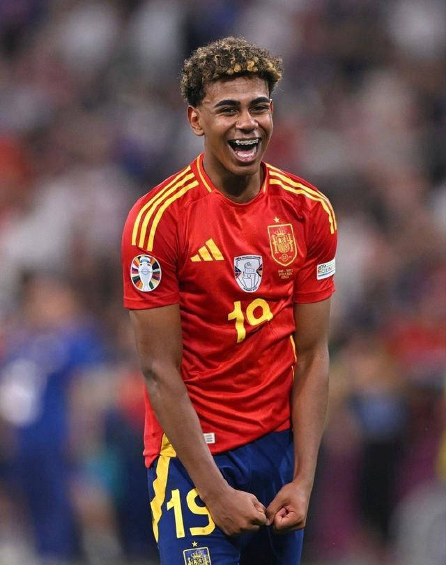 这队防守轮转太快了（这支球队的防守轮转速度惊人）