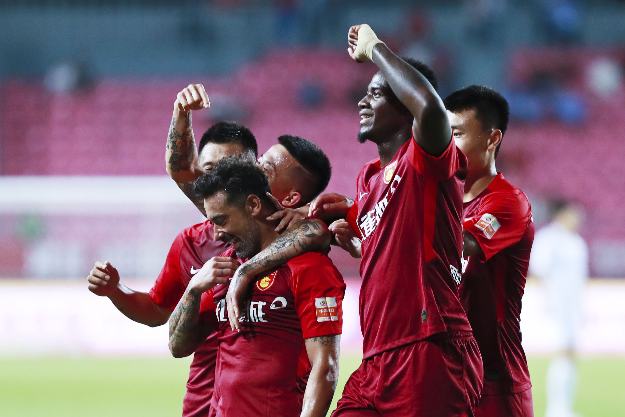 英超：阿森纳客场3-1击败诺维尔（阿森纳英超客场3比1力克诺维尔）