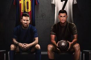 我懂用户晒视频：兰克尔趁队友客场比赛，去俱乐部偷队友的鞋（队友客场作战之际，兰克尔溜进俱乐部偷走队友球鞋）