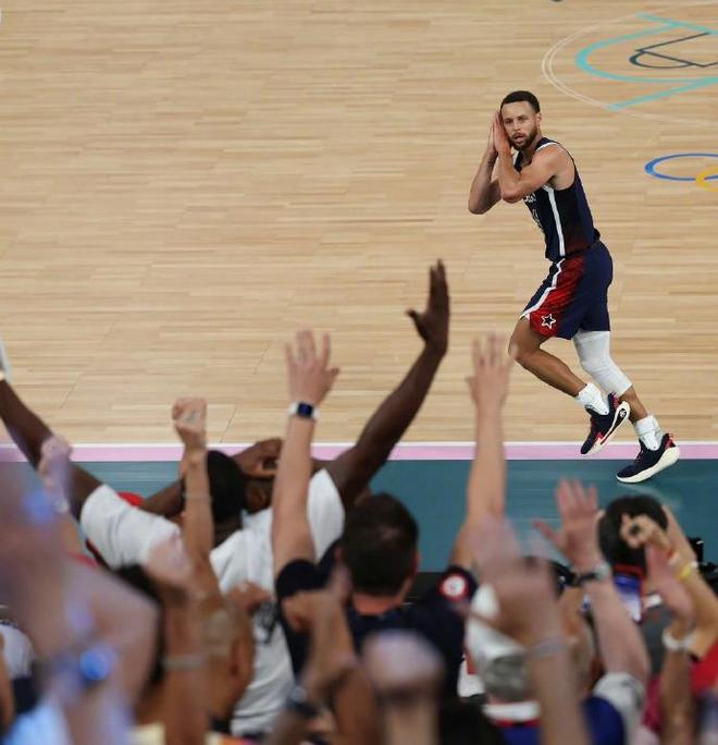 罗杰斯vs曼联全场数据：7射门2进球，传球成功率81.2%（罗杰斯战曼联：7射2球，传球成功率81.2%）