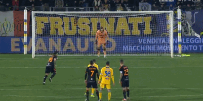 邮报整理C罗豪车收藏：有多辆布加迪，最贵的车价值850万英镑（邮报盘点C罗奢华车库：多辆布加迪在列，最贵车型价值850万英镑）