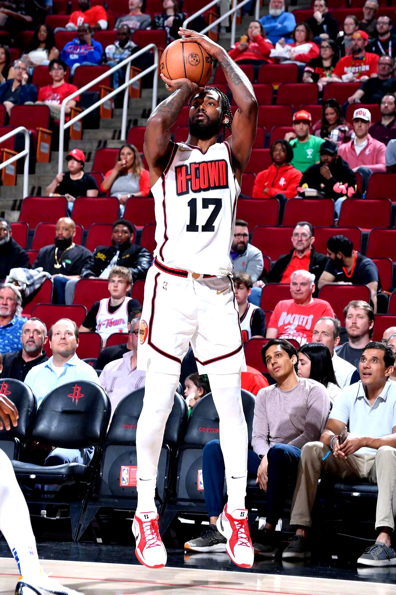 皇马发文祝贺巴黎夺洲际杯冠军：祝贺你们，当之无愧（皇马向巴黎发来贺电：恭贺夺得洲际杯，实至名归）