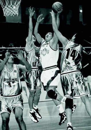 早报：暴风雨前的宁静（晨报：风暴将至前的平静）