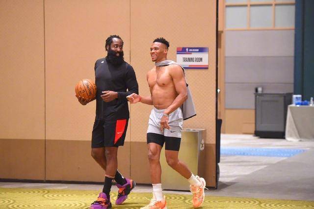 美职联主席：萨拉赫应该联系梅西或穆勒，看看他们在这多开心（美职联主席建议萨拉赫咨询梅西或穆勒：看看他们在这儿有多开心）