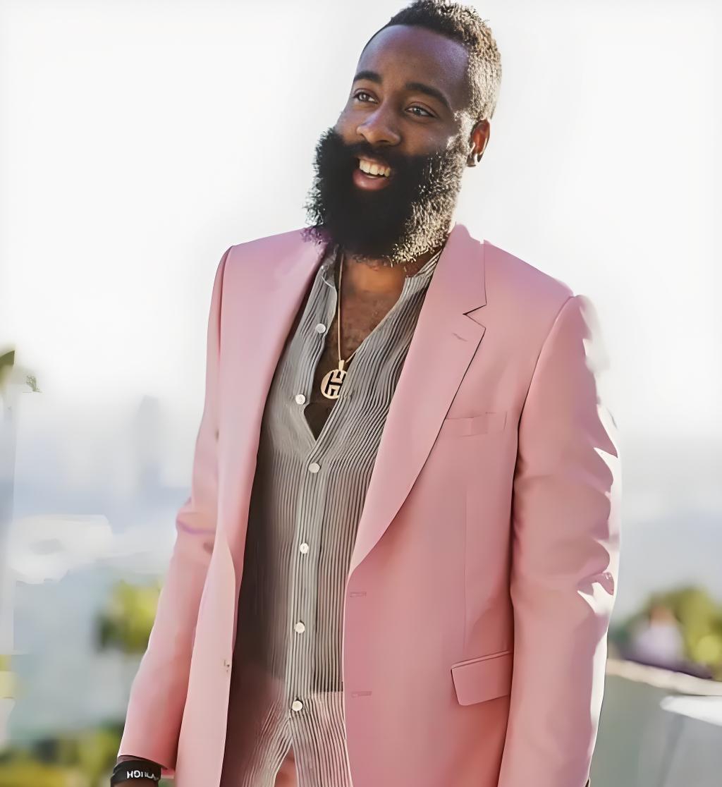 约基奇半场高效表现，成为球队关键力量（约基奇半场效率惊人，化身球队关键支柱）