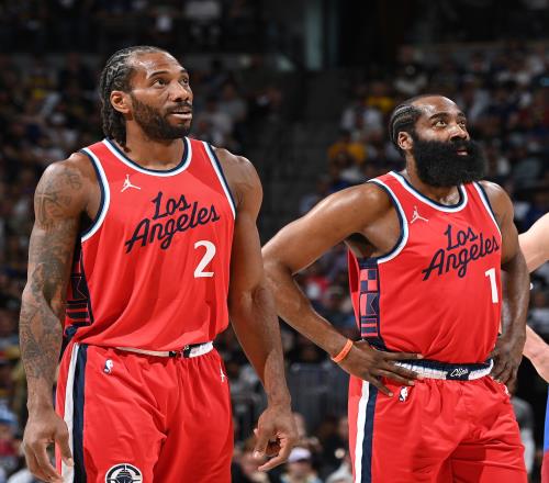 外线不准啊！小卡上半场两分6中6得到12分 三分线外4投0中（手感两极分化！小卡半场两分6中6拿12分，三分4投全失）