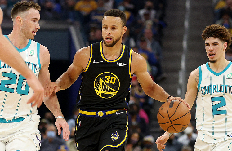 阿隆索：球迷可以表达对维尼的看法，2026我们能竞争冠军（阿隆索：球迷有权评价维尼，2026年我们有望争冠）