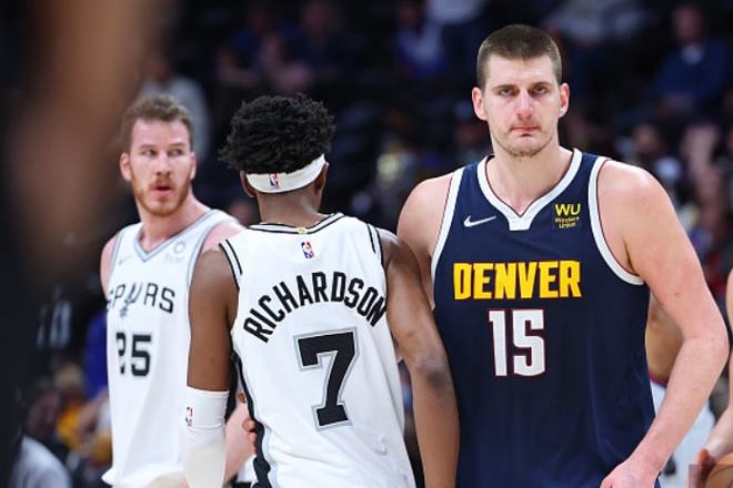 巴萨连续33场西甲进球，创造球队自2019年2月以来最佳纪录（巴萨西甲连场破门达33场，刷新队史自2019年2月以来最佳成绩）