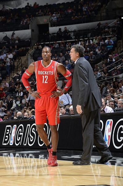 狼王归位！森林狼官方晒组照：加内特穿上球队经典球衣（狼王重归！森林狼发布组照：加内特身披球队经典战袍）