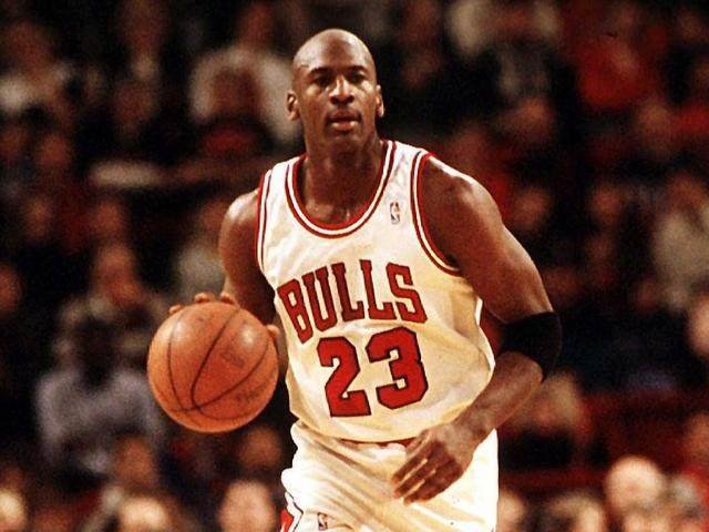 西甲半场：莫雷诺、科斯塔破门，比利亚雷亚尔1-1马略卡（西甲半场：莫雷诺、科斯塔先后破门，比利亚雷亚尔1-1暂平马略卡）