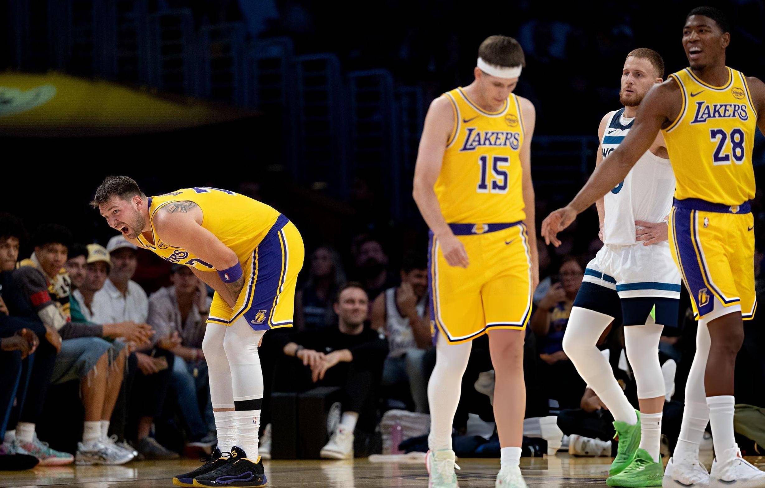 侯森：真不想看到一次次从门里捡球了；我们离不了球迷的支持（侯森：不想再一次次从球门里捡球，球队离不开球迷的支持）