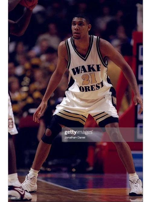 哈兰德单场五球震撼世界（哈兰德独中五元，惊艳足坛）