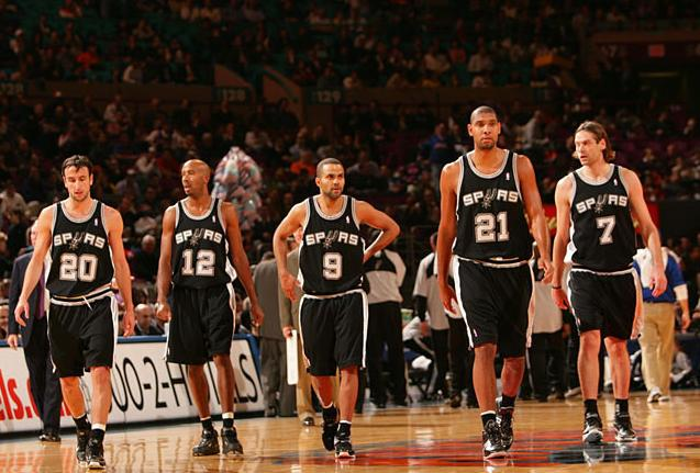 带队6战4胜重回积分榜榜首，穆斯卡特当选中超9／10月最佳教练（率队6战4胜重返榜首，穆斯卡特荣膺中超9-10月最佳教练）