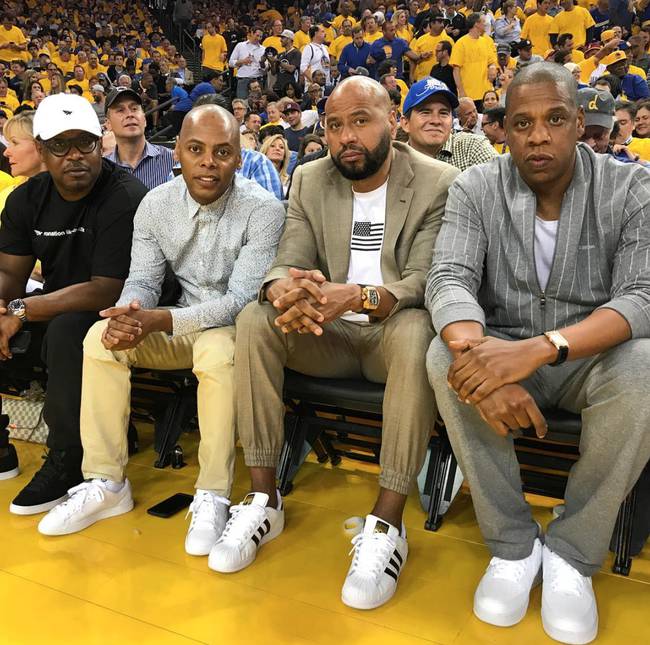 米体：家乡球队维亚雷焦深陷低迷，里皮对球员讲话鼓励他们（米体：维亚雷焦陷低谷，里皮向全队致辞鼓劲）